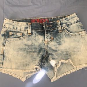 Vintage Raw Hem Denim White Washed Shorts